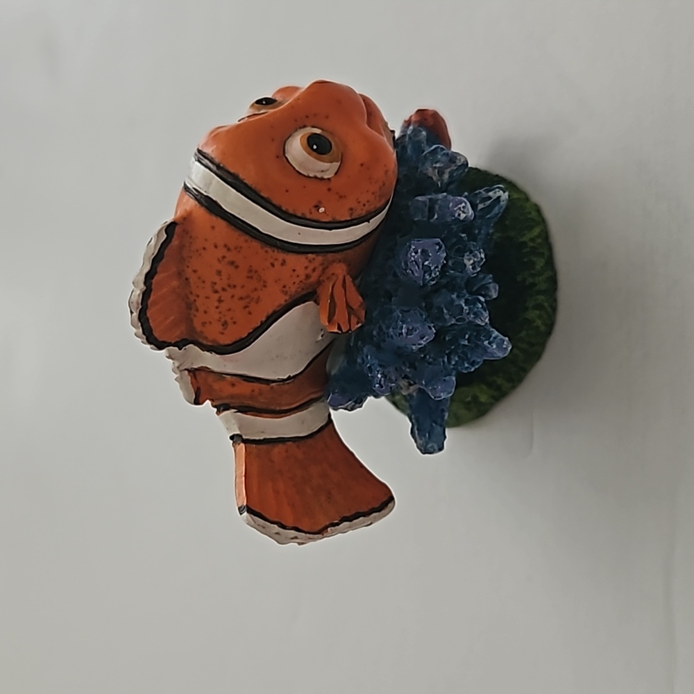 Finding Nemo fish tank decoration